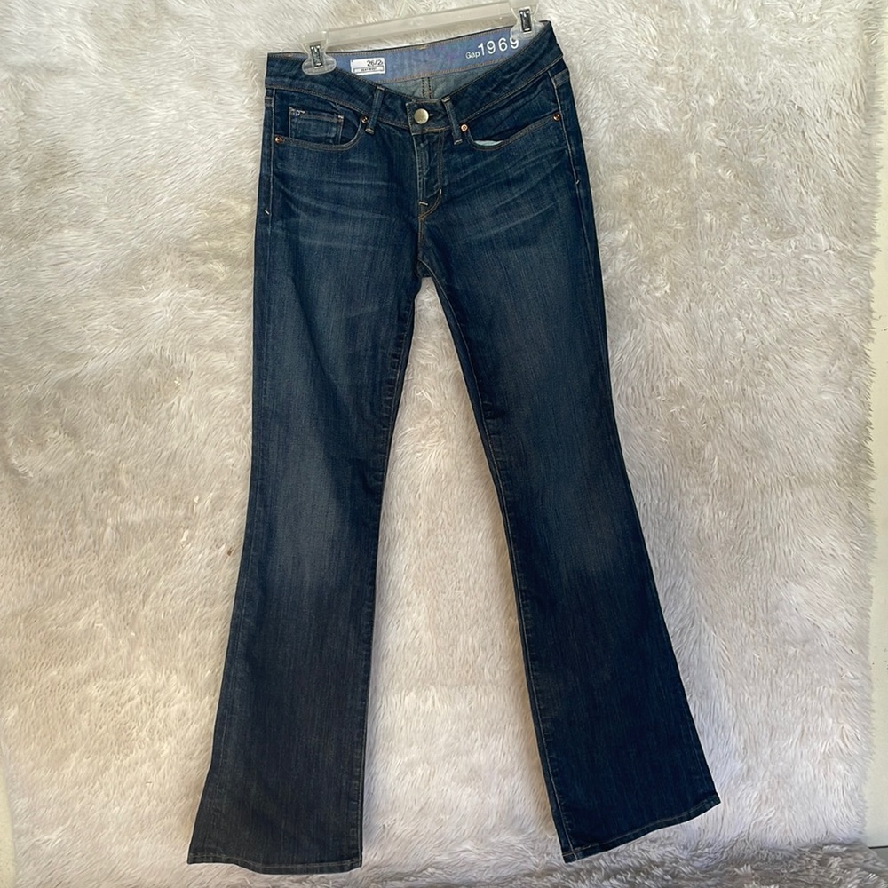 Woman’s blue jeans sexy boot gap